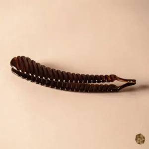 banana de carey, accesorio de lujo, peine decorativo, accesorio para el cabello, alta calidad, elegante, diseño exclusivo, artesanal, sofisticado, complemento de moda, cuidado del cabello, peinado elegante, accesorio femenino, moda y estilo, cuidado personal