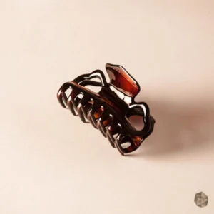 Caimán en carey ecológico en Colombia con diseño de bandas modernas, accesorio de lujo disponible en Bogotá, Cali, Ibagué, Medellín, Manizales, Popayán, Villavicencio, Pitalito, Barranquilla, Cartagena y Bucaramanga.