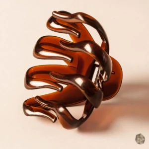 Caimán en carey ecológico en Colombia con diseño de bandas modernas, accesorio de lujo disponible en Bogotá, Cali, Ibagué, Medellín, Manizales, Popayán, Villavicencio, Pitalito, Barranquilla, Cartagena y Bucaramanga.