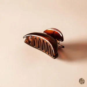 Caimán en carey ecológico en Colombia con diseño de bandas modernas, accesorio de lujo disponible en Bogotá, Cali, Ibagué, Medellín, Manizales, Popayán, Villavicencio, Pitalito, Barranquilla, Cartagena y Bucaramanga.