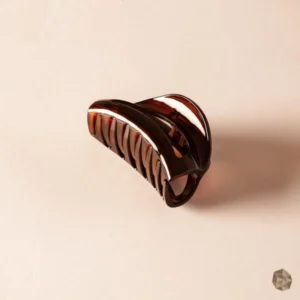 Caimán en carey ecológico en Colombia con diseño de bandas modernas, accesorio de lujo disponible en Bogotá, Cali, Ibagué, Medellín, Manizales, Popayán, Villavicencio, Pitalito, Barranquilla, Cartagena y Bucaramanga.