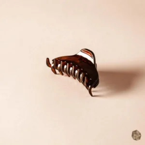 Caimán en carey ecológico en Colombia con diseño de bandas modernas, accesorio de lujo disponible en Bogotá, Cali, Ibagué, Medellín, Manizales, Popayán, Villavicencio, Pitalito, Barranquilla, Cartagena y Bucaramanga.