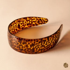 Diadema en carey ancha de lujo de 4 cm en Colombia, accesorio ecológico disponible en Bogotá, Cali, Ibagué, Medellín, Manizales, Popayán, Villavicencio, Pitalito, Barranquilla, Cartagena y Bucaramanga.