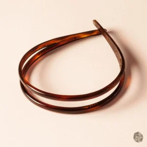 Diadema en carey ecológico en Colombia, accesorio de lujo disponible en Bogotá, Cali, Ibagué, Medellín, Manizales, Popayán, Villavicencio, Pitalito, Barranquilla, Cartagena y Bucaramanga.