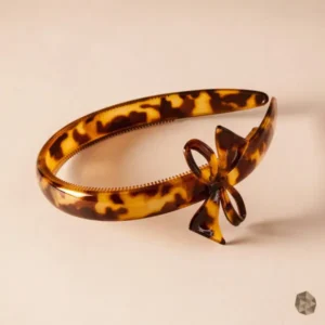 Diadema en carey ecológico en Colombia, accesorio de lujo disponible en Bogotá, Cali, Ibagué, Medellín, Manizales, Popayán, Villavicencio, Pitalito, Barranquilla, Cartagena y Bucaramanga.