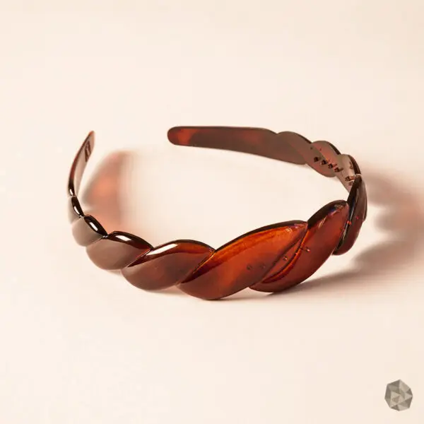 Diadema en carey ecológico en Colombia, accesorio de lujo disponible en Bogotá, Cali, Ibagué, Medellín, Manizales, Popayán, Villavicencio, Pitalito, Barranquilla, Cartagena y Bucaramanga.