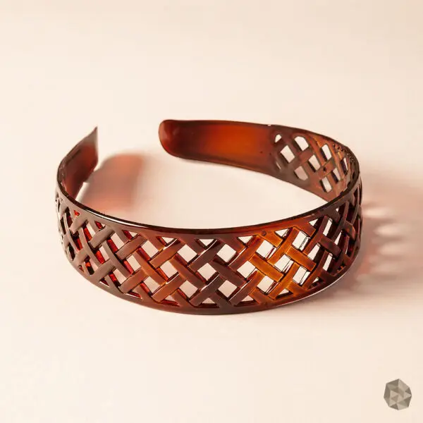 Diadema en carey ecológico en Colombia, accesorio de lujo disponible en Bogotá, Cali, Ibagué, Medellín, Manizales, Popayán, Villavicencio, Pitalito, Barranquilla, Cartagena y Bucaramanga.
