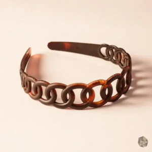 Diadema en carey ecológico en Colombia, accesorio de lujo disponible en Bogotá, Cali, Ibagué, Medellín, Manizales, Popayán, Villavicencio, Pitalito, Barranquilla, Cartagena y Bucaramanga.