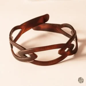 Diadema en carey ecológico en Colombia, accesorio de lujo disponible en Bogotá, Cali, Ibagué, Medellín, Manizales, Popayán, Villavicencio, Pitalito, Barranquilla, Cartagena y Bucaramanga.