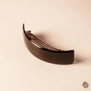hebilla carey, accesorio cabello lujo, hebilla elegante, alta calidad, accesorio premium, peinado sofisticado, moda femenina, cuidado del cabello, Bogotá, Medellín, Cali, Barranquilla, Cartagena, accesorio artesanal, diseño exclusivo, lujo colombiano