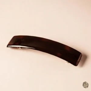 hebilla carey, accesorio cabello lujo, hebilla elegante, alta calidad, accesorio premium, peinado sofisticado, moda femenina, cuidado del cabello, Bogotá, Medellín, Cali, Barranquilla, Cartagena, accesorio artesanal, diseño exclusivo, lujo colombiano