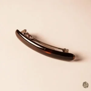 hebilla carey, accesorio cabello lujo, hebilla elegante, alta calidad, accesorio premium, peinado sofisticado, moda femenina, cuidado del cabello, Bogotá, Medellín, Cali, Barranquilla, Cartagena, accesorio artesanal, diseño exclusivo, lujo colombiano