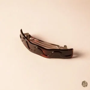 hebilla carey, accesorio cabello lujo, hebilla elegante, alta calidad, accesorio premium, peinado sofisticado, moda femenina, cuidado del cabello, Bogotá, Medellín, Cali, Barranquilla, Cartagena, accesorio artesanal, diseño exclusivo, lujo colombiano