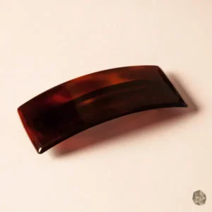 hebilla carey, accesorio cabello lujo, hebilla elegante, alta calidad, accesorio premium, peinado sofisticado, moda femenina, cuidado del cabello, Bogotá, Medellín, Cali, Barranquilla, Cartagena, accesorio artesanal, diseño exclusivo, lujo colombiano