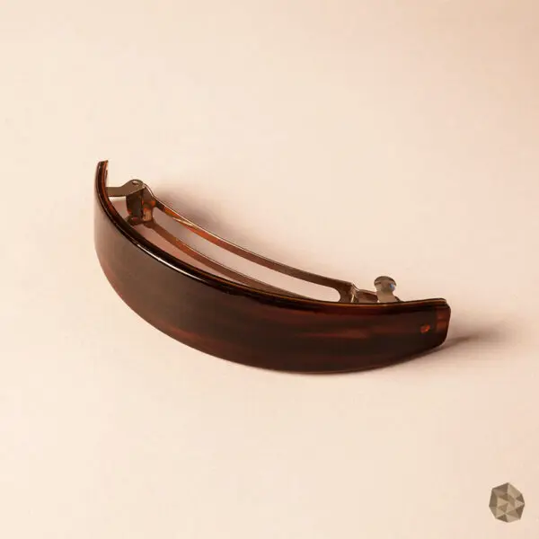 hebilla carey, accesorio cabello lujo, hebilla elegante, alta calidad, accesorio premium, peinado sofisticado, moda femenina, cuidado del cabello, Bogotá, Medellín, Cali, Barranquilla, Cartagena, accesorio artesanal, diseño exclusivo, lujo colombiano