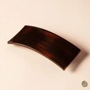 hebilla carey, accesorio cabello lujo, hebilla elegante, alta calidad, accesorio premium, peinado sofisticado, moda femenina, cuidado del cabello, Bogotá, Medellín, Cali, Barranquilla, Cartagena, accesorio artesanal, diseño exclusivo, lujo colombiano